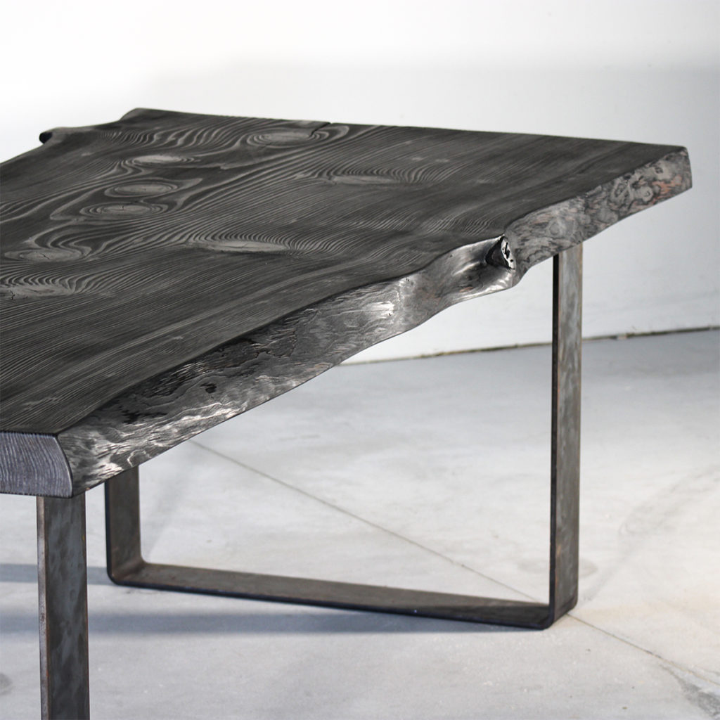 Table en bois noir - Shou Sugi Ban - Salvateur