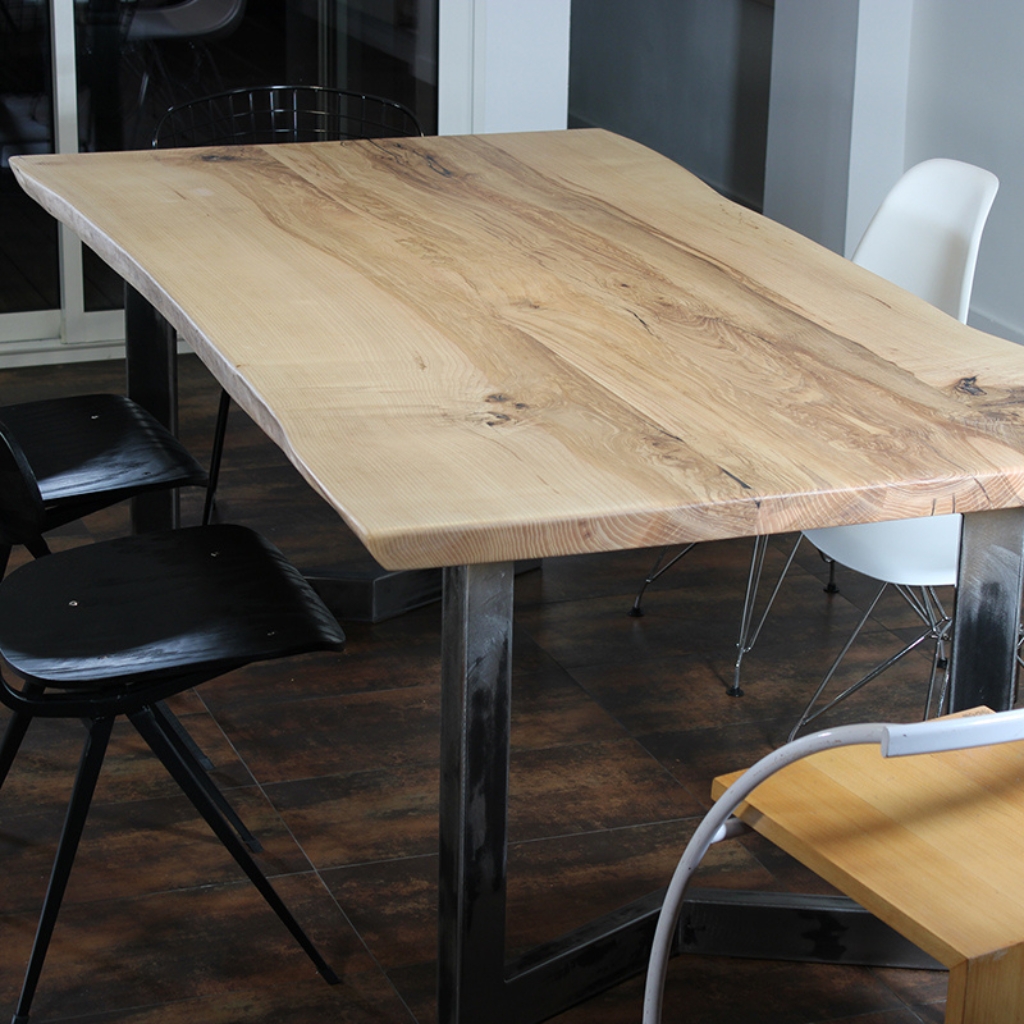 Table familiale en frêne massif français