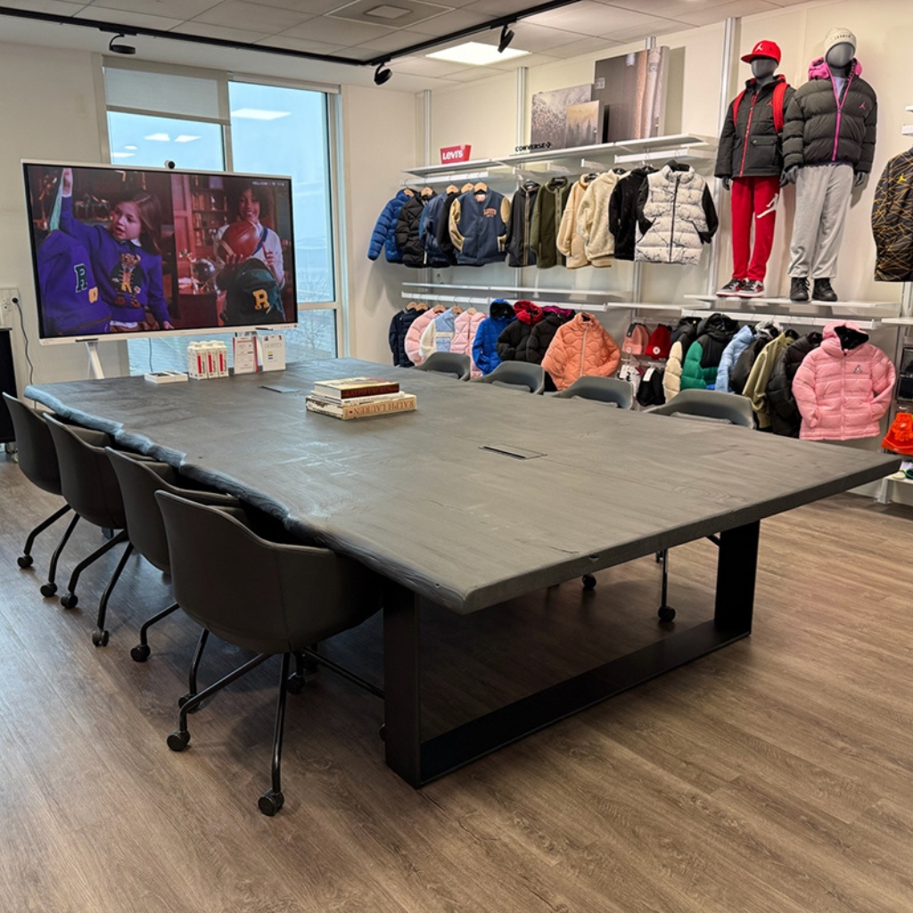 Table de réunion et de conférence en cèdre brulé Shou Sugi Ban – Image 3