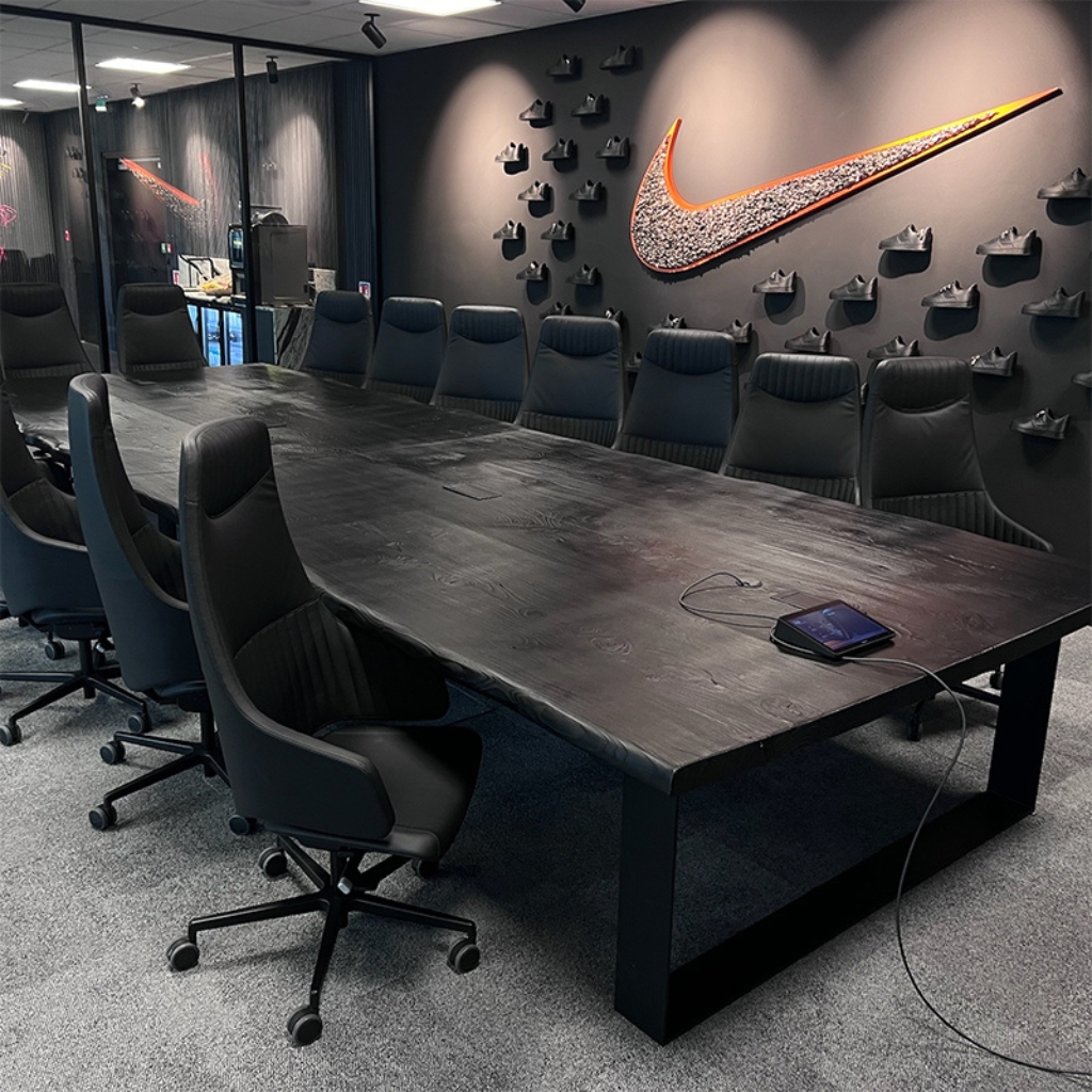 Table de réunion et de conférence en cèdre brulé Shou Sugi Ban